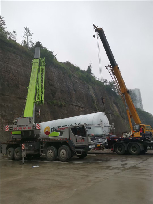 合阳县“不怕风雨冻”—— 吊车的 “恶劣环境适应” 技术